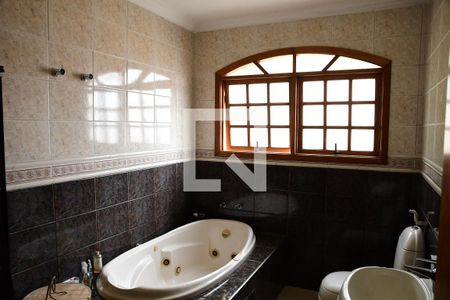 Casa de condomínio para alugar com 379m², 4 quartos e 4 vagasBanheiro Social