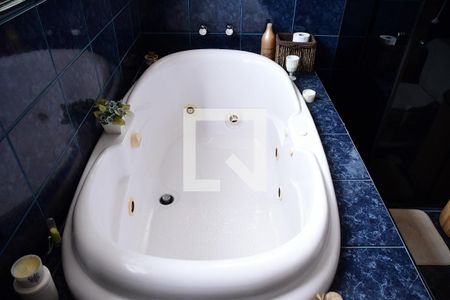 Casa de condomínio para alugar com 379m², 4 quartos e 4 vagasBanheiro da Suíte