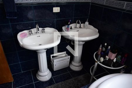 Casa de condomínio para alugar com 379m², 4 quartos e 4 vagasBanheiro da Suíte