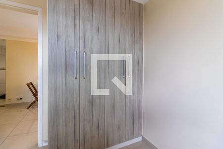 Quarto 1 - Armários de apartamento para alugar com 3 quartos, 50m² em Vila Carmosina, São Paulo