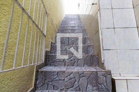 Casa à venda com 240m², 3 quartos e 2 vagasEscada