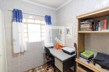 Casa à venda com 240m², 3 quartos e 2 vagasEscritório