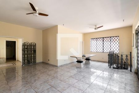 Casa à venda com 293m², 3 quartos e 3 vagas