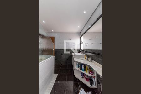 Apartamento para alugar com 210m², 4 quartos e 2 vagas Apartamento para alugar com 210m², 4 quartos e 2 vagasBanheiro da Suíte 2