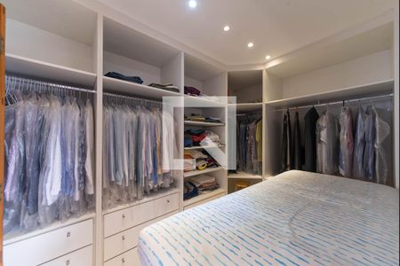 Apartamento para alugar com 210m², 4 quartos e 2 vagas Apartamento para alugar com 210m², 4 quartos e 2 vagasCloset da suíte 2