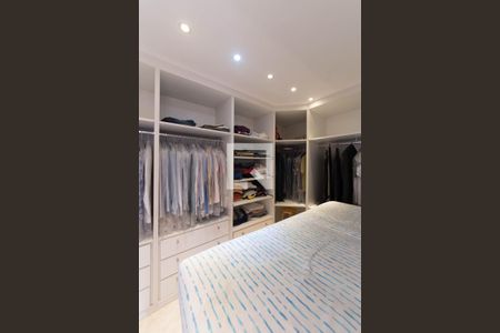 Apartamento para alugar com 210m², 4 quartos e 2 vagas Apartamento para alugar com 210m², 4 quartos e 2 vagasCloset da suíte 2