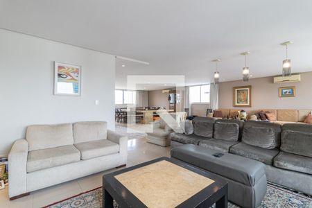 Sala de TV de apartamento à venda com 3 quartos, 268m² em Chácara Itaim, São Paulo