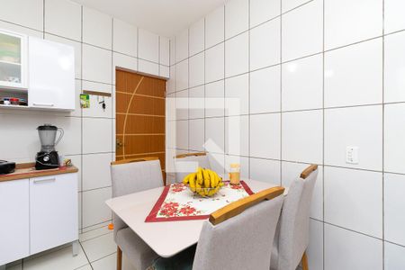 Casa à venda com 140m², 3 quartos e 2 vagasCozinha