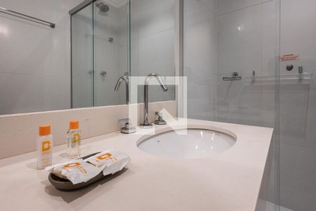 Banheiro de apartamento para alugar com 1 quarto, 27m² em Cerqueira César, São Paulo