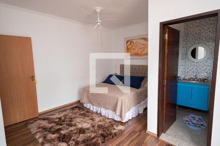 Casa à venda com 155m², 3 quartos e 3 vagasSuíte