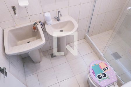 Banheiro de kitnet/studio para alugar com 1 quarto, 31m² em Centro, São Vicente