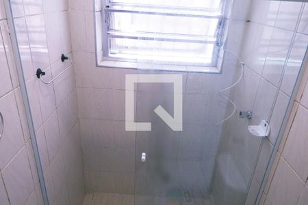 Banheiro de kitnet/studio para alugar com 1 quarto, 31m² em Centro, São Vicente