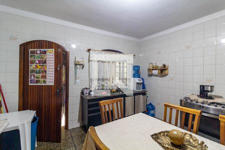Casa à venda com 190m², 4 quartos e 3 vagas Casa à venda com 190m², 4 quartos e 3 vagasCasa 2 - Cozinha