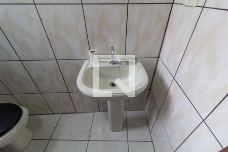 Casa à venda com 190m², 4 quartos e 3 vagas Casa à venda com 190m², 4 quartos e 3 vagasCasa 1 - Banheiro