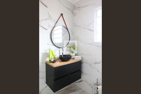 Casa à venda com 310m², 3 quartos e 2 vagas Casa à venda com 310m², 3 quartos e 2 vagasBanheiro 2