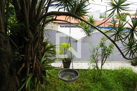 Vista da Sala de casa à venda com 3 quartos, 310m² em Vila Lucinda, Santo André