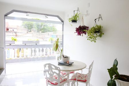 Casa à venda com 310m², 3 quartos e 2 vagas Casa à venda com 310m², 3 quartos e 2 vagasSaleta