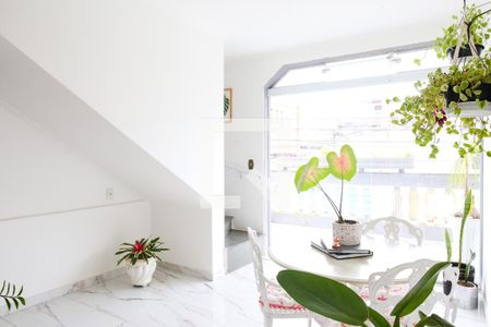 Casa à venda com 310m², 3 quartos e 2 vagas Casa à venda com 310m², 3 quartos e 2 vagasSaleta