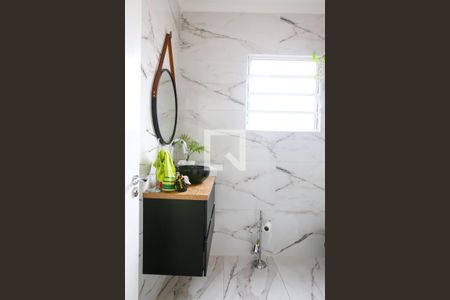 Casa à venda com 310m², 3 quartos e 2 vagas Casa à venda com 310m², 3 quartos e 2 vagasBanheiro 2