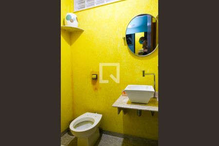 Casa à venda com 310m², 3 quartos e 2 vagas Casa à venda com 310m², 3 quartos e 2 vagasLavabo 1