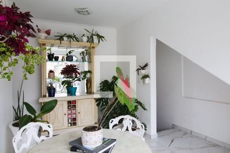 Casa à venda com 310m², 3 quartos e 2 vagas Casa à venda com 310m², 3 quartos e 2 vagasSaleta