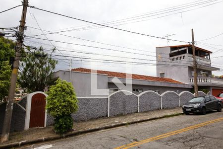 Casa à venda com 310m², 3 quartos e 2 vagas Casa à venda com 310m², 3 quartos e 2 vagasFachada