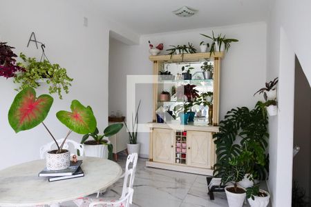 Casa à venda com 310m², 3 quartos e 2 vagas Casa à venda com 310m², 3 quartos e 2 vagasSaleta