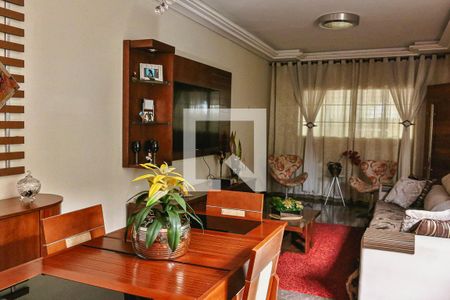 Sala  de casa para alugar com 5 quartos, 200m² em Parque Edu Chaves, São Paulo