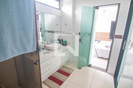 Casa à venda com 683m², 4 quartos e 3 vagasBanheiro 4