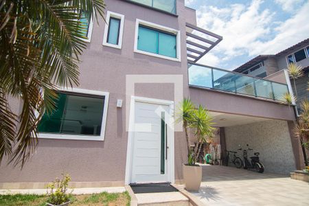 Casa à venda com 683m², 4 quartos e 3 vagasFachada