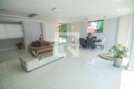 Sala de casa à venda com 4 quartos, 683m² em Camboinhas, Niterói