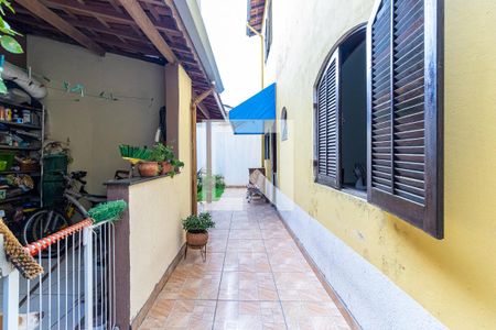 Casa para alugar com 200m², 3 quartos e 4 vagasQuintal - Corredor