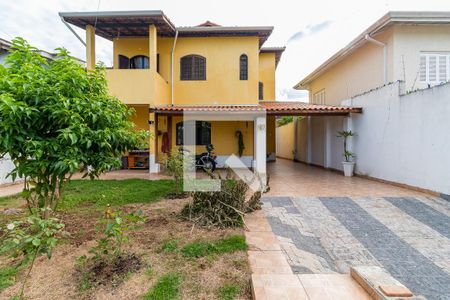 Casa para alugar com 200m², 3 quartos e 4 vagasQuintal/Garagem