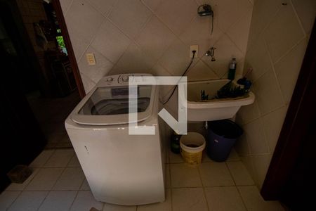 Casa à venda com 250m², 4 quartos e 2 vagasArea de serviço