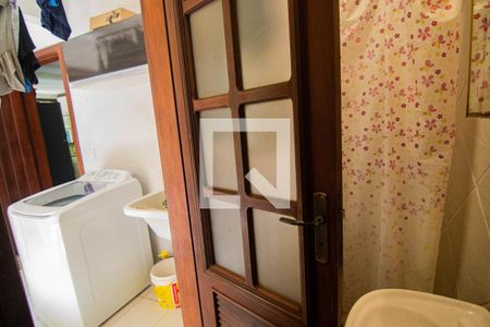 Casa à venda com 250m², 4 quartos e 2 vagasBanheiro de Serviço