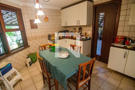 Casa à venda com 250m², 4 quartos e 2 vagasCozinhav