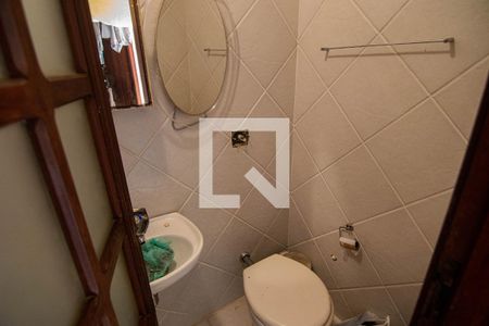 Casa à venda com 250m², 4 quartos e 2 vagasBanheiro de Serviço