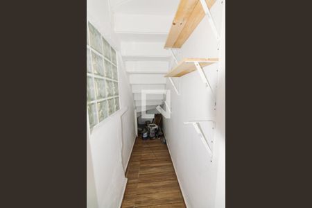 Casa à venda com 99m², 2 quartos e sem vaga Casa à venda com 99m², 2 quartos e sem vagaCozinha Despensa