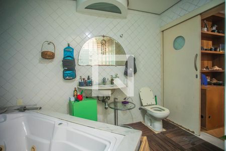 Casa à venda com 235m², 3 quartos e sem vagaBanheiro 