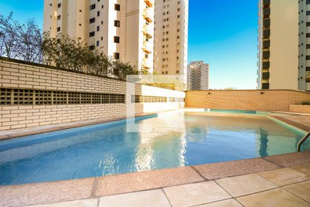 Apartamento à venda com 289m², 3 quartos e 4 vagasÁrea comum - Piscina
