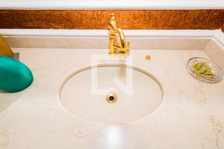 Apartamento à venda com 289m², 3 quartos e 4 vagasBanheiro da Suíte 2 - Térreo