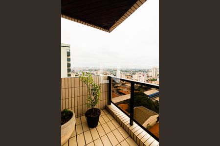 Apartamento à venda com 289m², 3 quartos e 4 vagasVaranda da Suíte 2 - Térreo