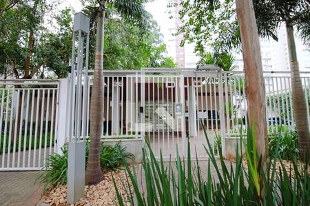 Apartamento à venda com 171m², 3 quartos e 3 vagas Apartamento à venda com 171m², 3 quartos e 3 vagasFachada e portaria