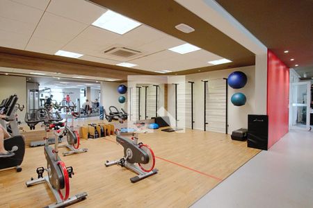 Apartamento à venda com 171m², 3 quartos e 3 vagas Apartamento à venda com 171m², 3 quartos e 3 vagasÁrea comum - Academia