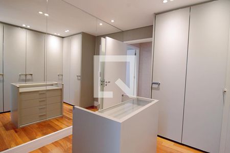 Apartamento à venda com 171m², 3 quartos e 3 vagas Apartamento à venda com 171m², 3 quartos e 3 vagasSuíte Master Closet