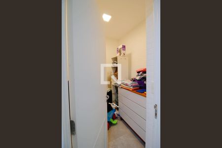 Apartamento à venda com 171m², 3 quartos e 3 vagas Apartamento à venda com 171m², 3 quartos e 3 vagasQuarto de Serviço