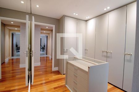 Apartamento à venda com 171m², 3 quartos e 3 vagas Apartamento à venda com 171m², 3 quartos e 3 vagasSuíte Master Closet