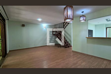 Sala de casa de condomínio para alugar com 3 quartos, 210m² em Vargem Grande, Rio de Janeiro