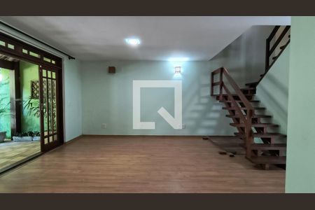 Sala de casa de condomínio para alugar com 3 quartos, 210m² em Vargem Grande, Rio de Janeiro