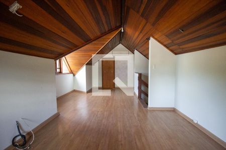 Casa de condomínio para alugar com 210m², 4 quartos e 1 vaga Casa de condomínio para alugar com 210m², 4 quartos e 1 vagaSotão